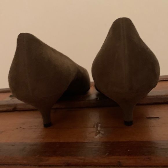 Prada beautiful velvet kitten heels. Excellent $$ - Picture 4 of 8